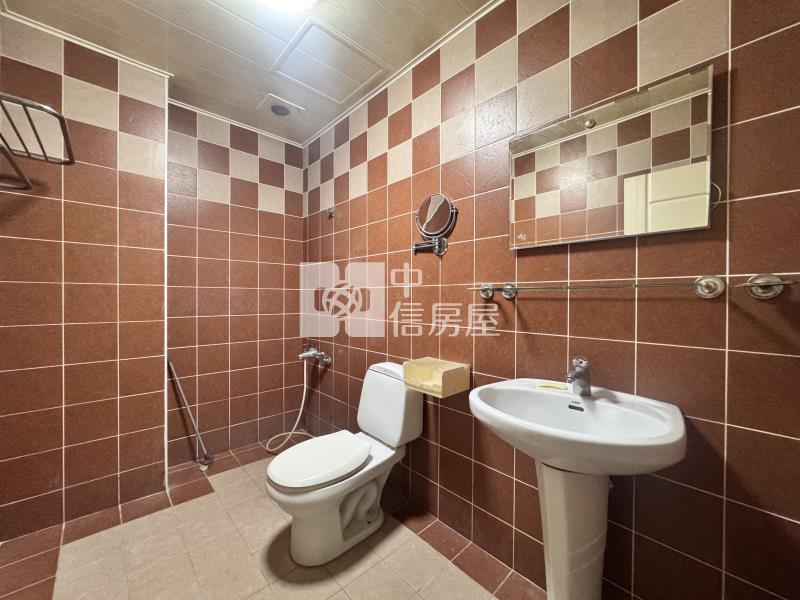 斗六雲科大旁臨路車庫別墅房屋室內格局與周邊環境