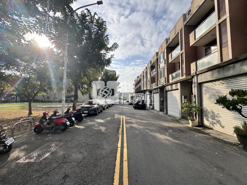 斗六雲科大旁臨路車庫別墅房屋室內格局與周邊環境