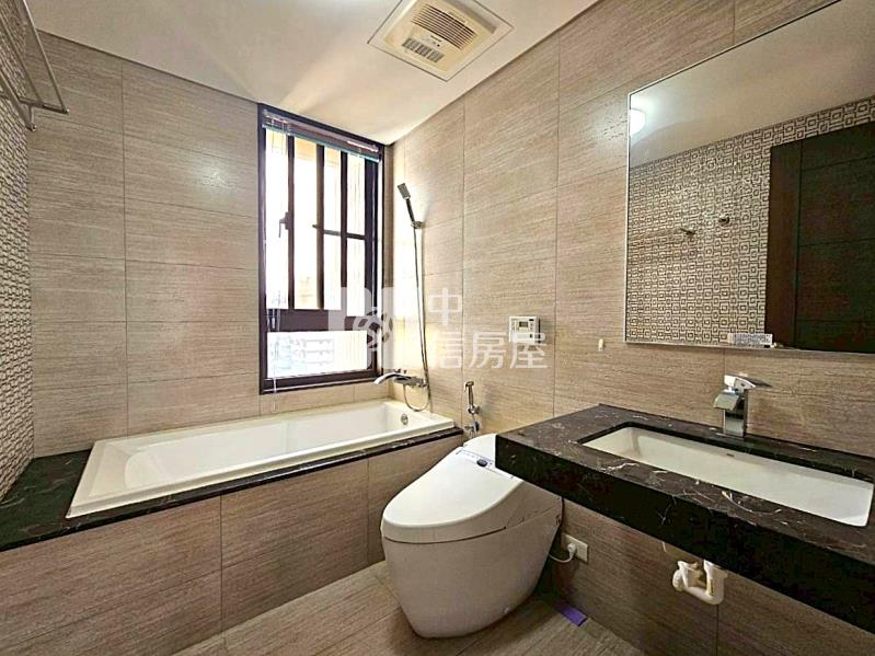 國慶煙火國聚之界高樓三房B1平車房屋室內格局與周邊環境