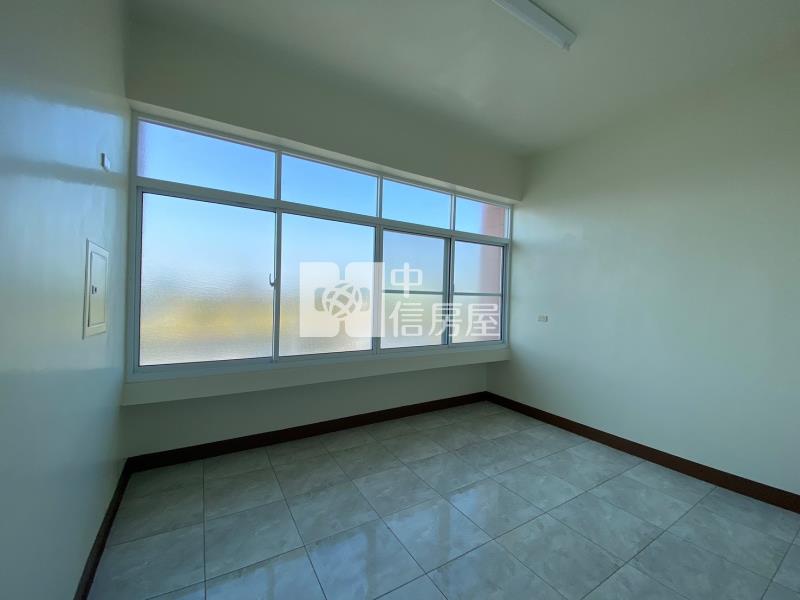 新園臨路雙店面透天房屋室內格局與周邊環境