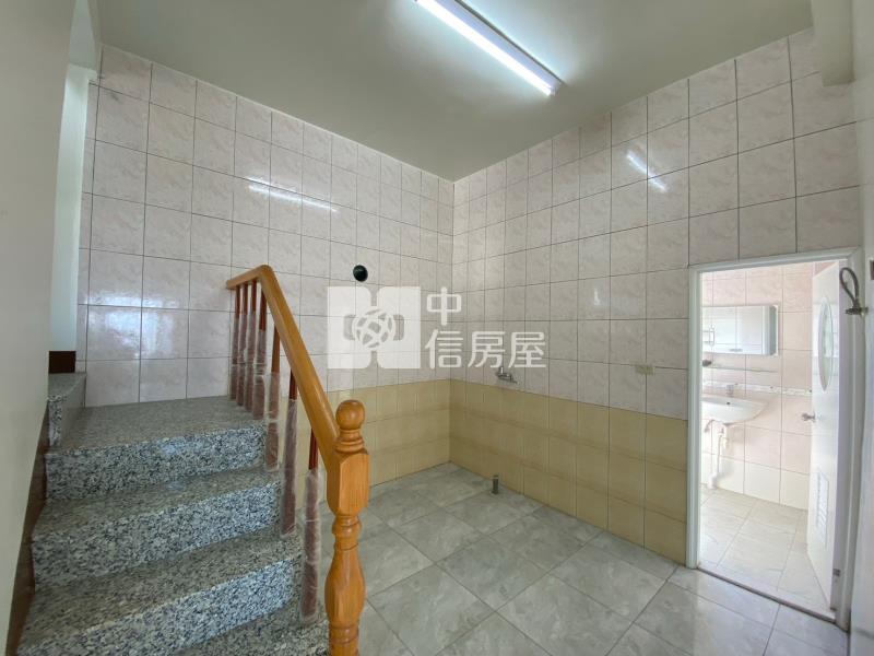 新園臨路雙店面透天房屋室內格局與周邊環境