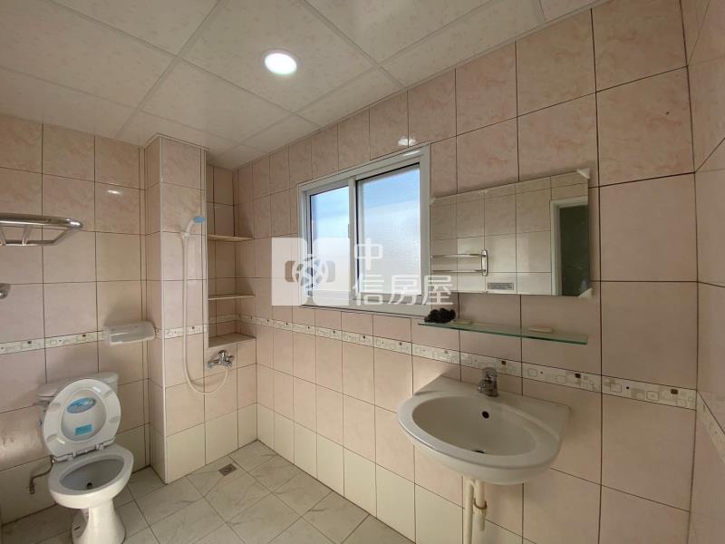 新園臨路雙店面透天房屋室內格局與周邊環境