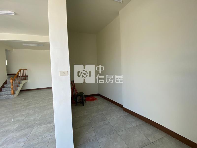 新園臨路雙店面透天房屋室內格局與周邊環境