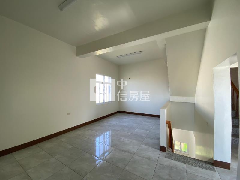 新園臨路雙店面透天房屋室內格局與周邊環境