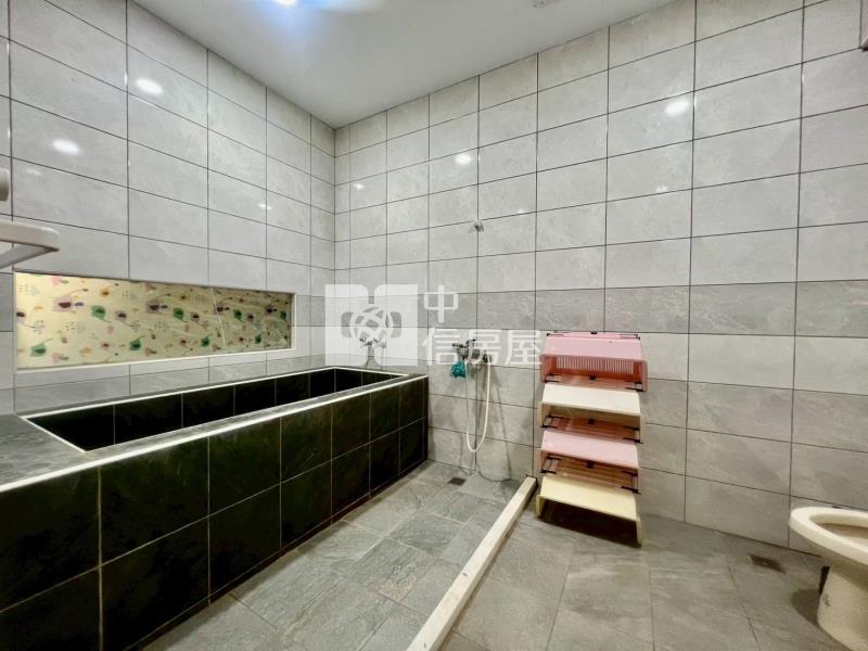 友忠路旁傳統透天房屋室內格局與周邊環境