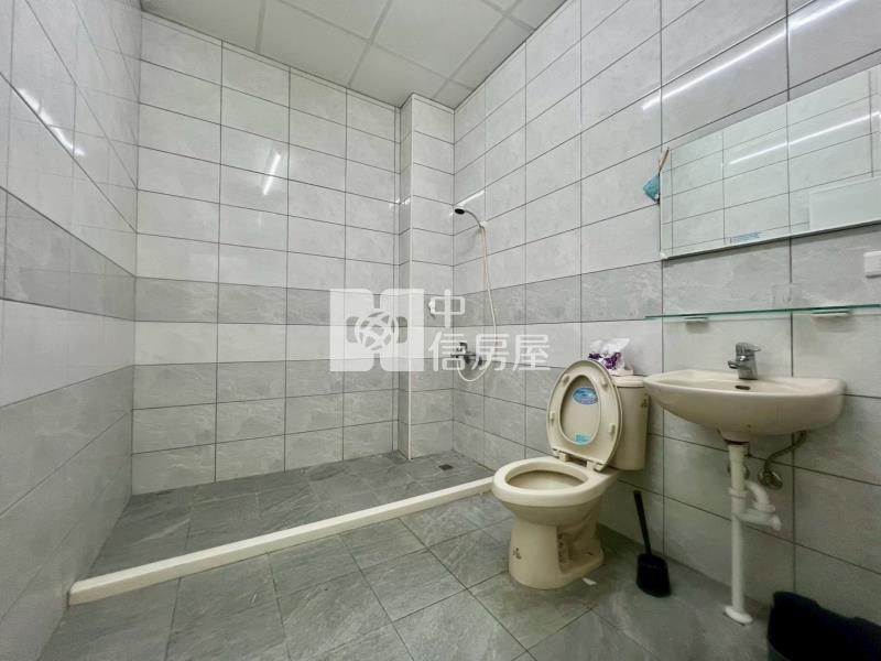 友忠路旁傳統透天房屋室內格局與周邊環境