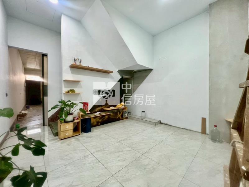 友忠路旁傳統透天