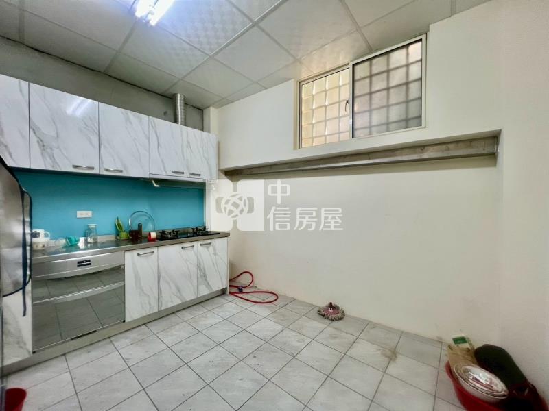 友忠路旁傳統透天房屋室內格局與周邊環境