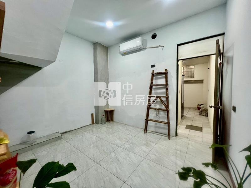 友忠路旁傳統透天房屋室內格局與周邊環境