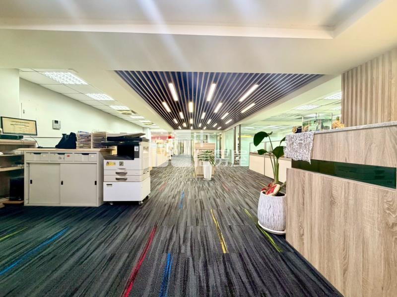 120坪精美風格稀有釋出雙車位市中心房屋室內格局與周邊環境