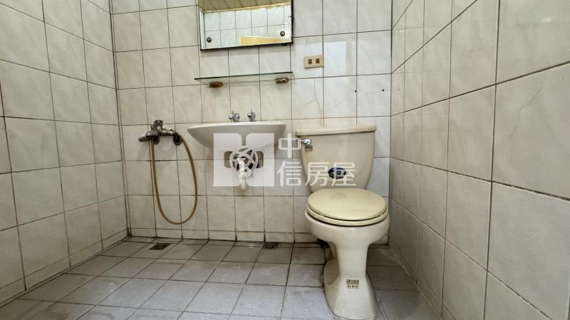 高雄房屋-大寮捷運生活圈四房車位大廈房屋室內格局與周邊環境