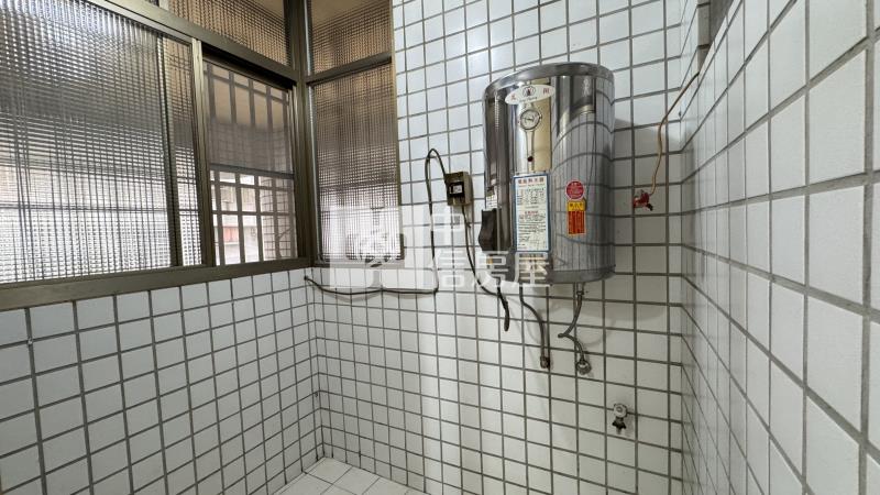 高雄房屋-大寮捷運生活圈四房車位大廈房屋室內格局與周邊環境