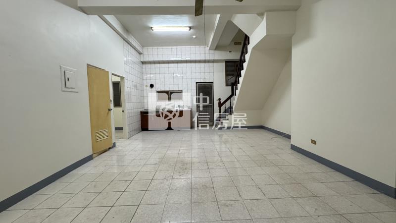 高雄房屋-大寮捷運生活圈四房車位大廈房屋室內格局與周邊環境