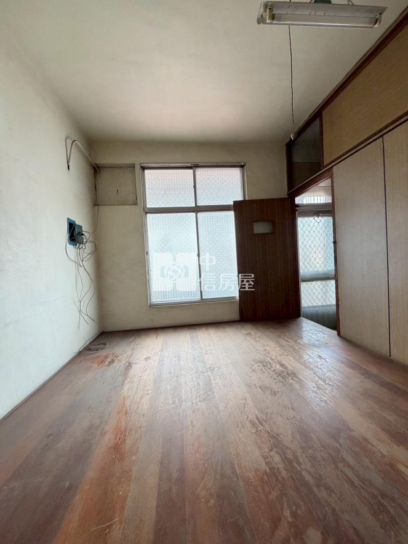 斗六市崙南路大面寬店住房屋室內格局與周邊環境