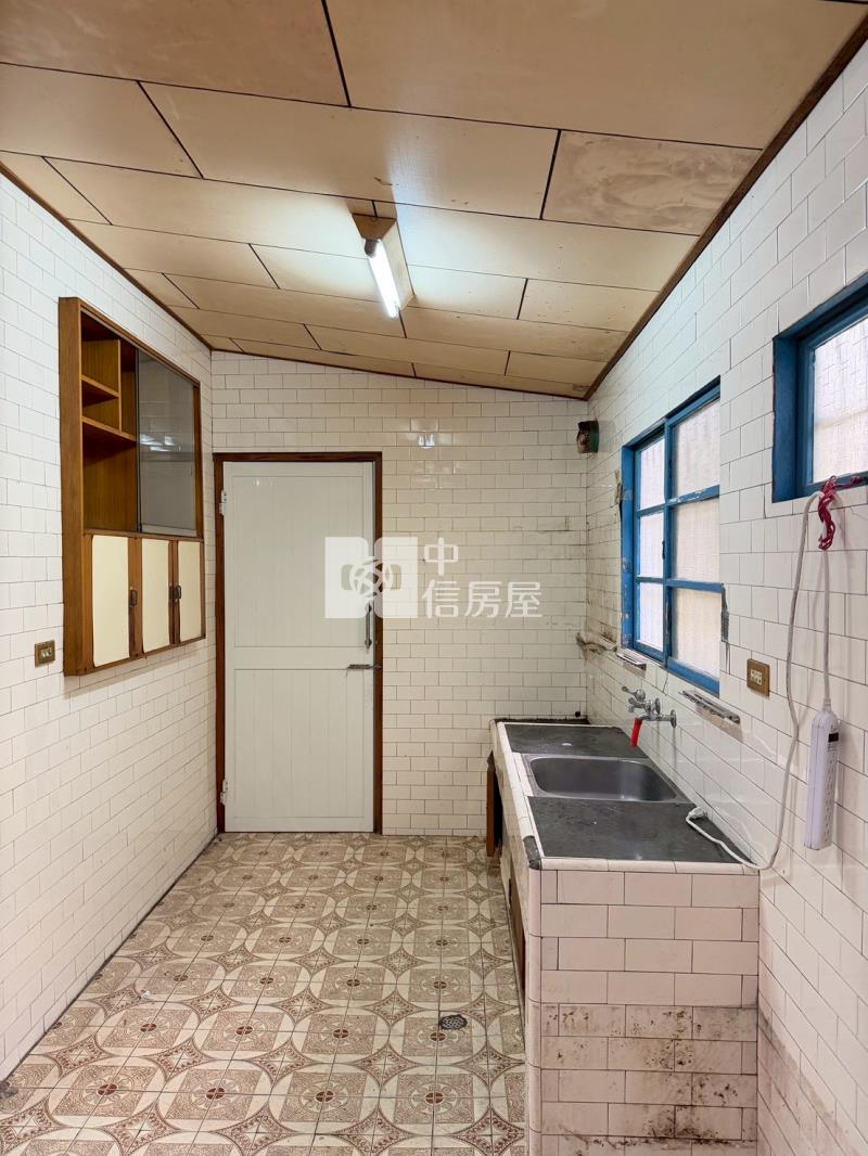 斗六市崙南路大面寬店住房屋室內格局與周邊環境