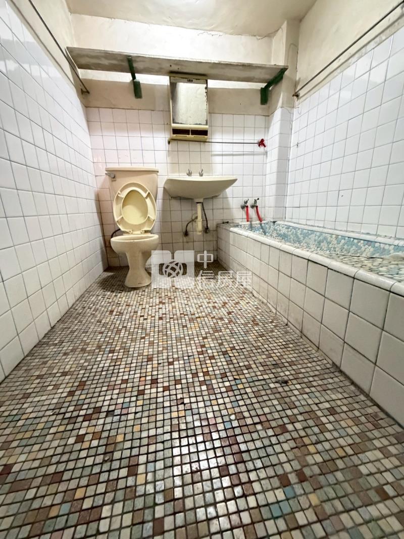 斗六市崙南路大面寬店住房屋室內格局與周邊環境