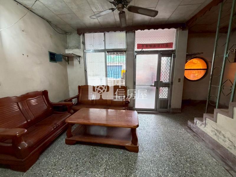 斗六市崙南路大面寬店住房屋室內格局與周邊環境