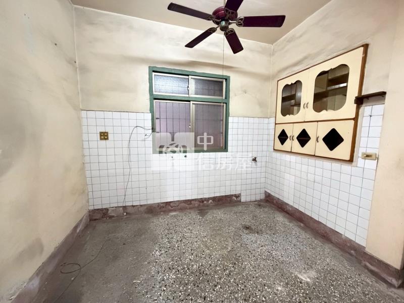 斗六市崙南路大面寬店住房屋室內格局與周邊環境