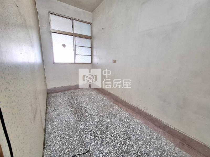 新營近家樂福大地坪透天房屋室內格局與周邊環境