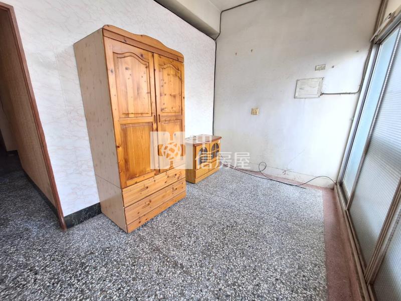 新營近家樂福大地坪透天房屋室內格局與周邊環境