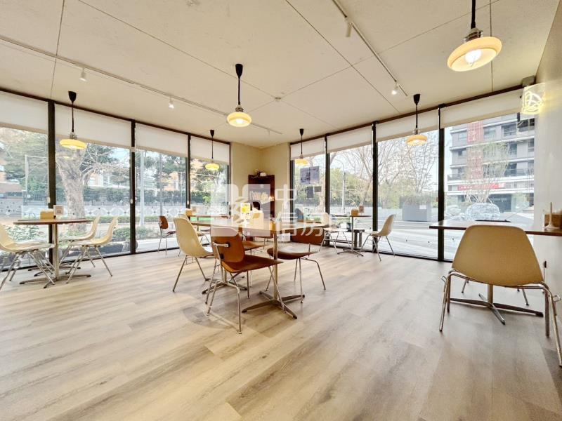 寶台雙子星角間大坪數店面房屋室內格局與周邊環境