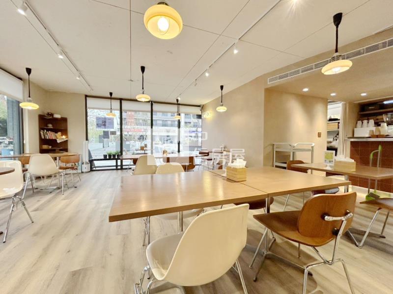 寶台雙子星角間大坪數店面房屋室內格局與周邊環境