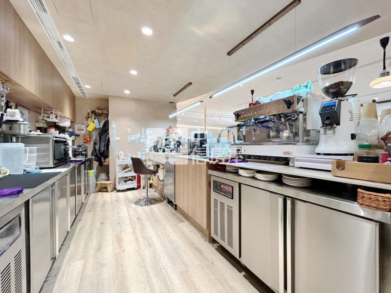 寶台雙子星角間大坪數店面房屋室內格局與周邊環境