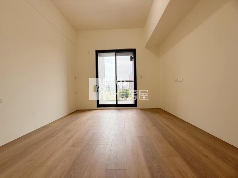 國泰美禾三房連號雙平面車位房屋室內格局與周邊環境