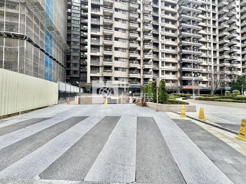 青埔巴黎線上四房雙車位~約55坪約定專用大露台房屋室內格局與周邊環境