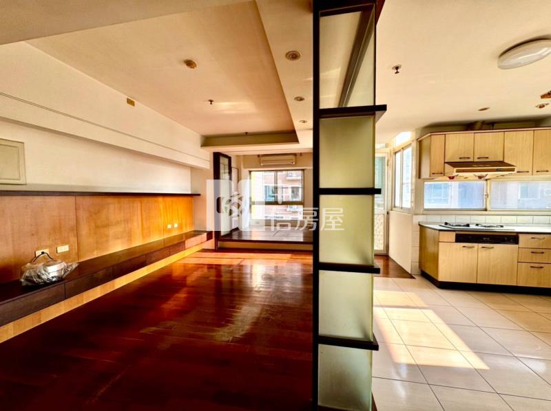 寶輝建設.樓中樓.雙採光.大主臥.雙車位房屋室內格局與周邊環境