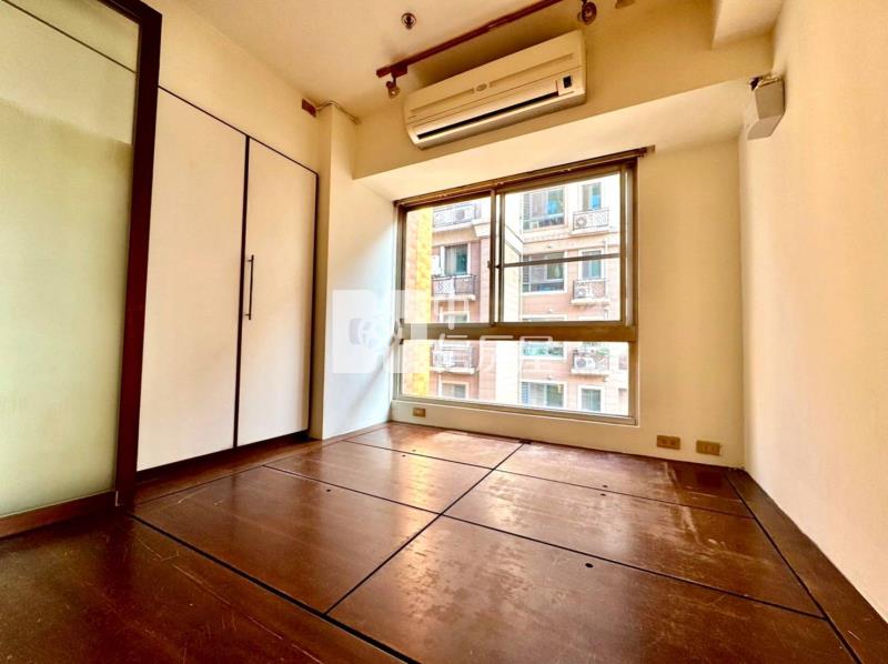 寶輝建設.樓中樓.雙採光.大主臥.雙車位房屋室內格局與周邊環境