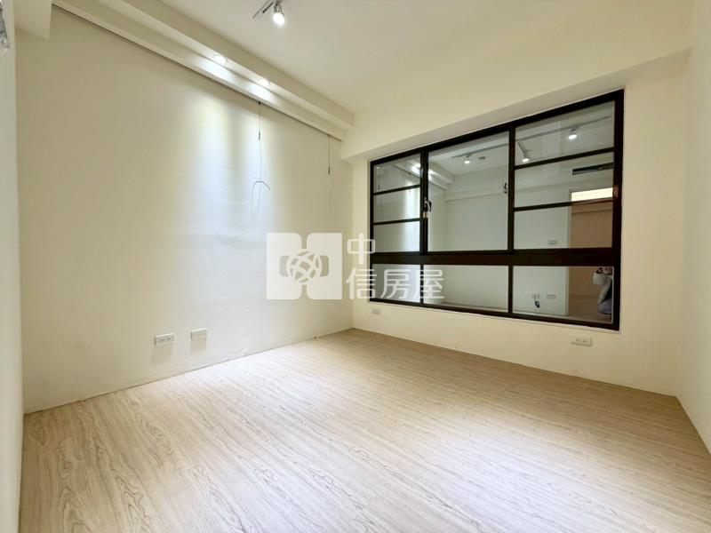 百達翡翠朝南大兩房露臺戶+車位房屋室內格局與周邊環境