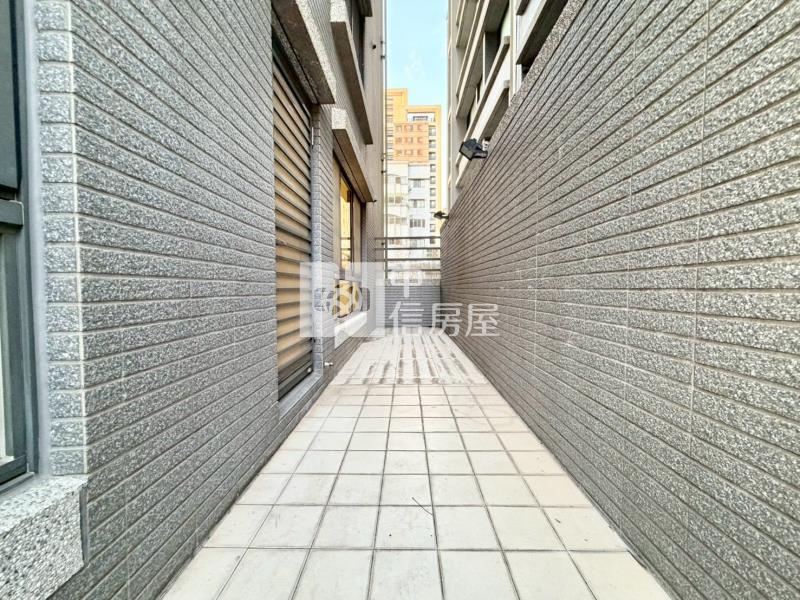 百達翡翠朝南大兩房露臺戶+車位房屋室內格局與周邊環境