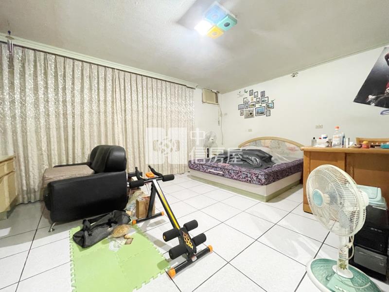 【新世紀】山仔頂麥當勞大面寬透天房屋室內格局與周邊環境