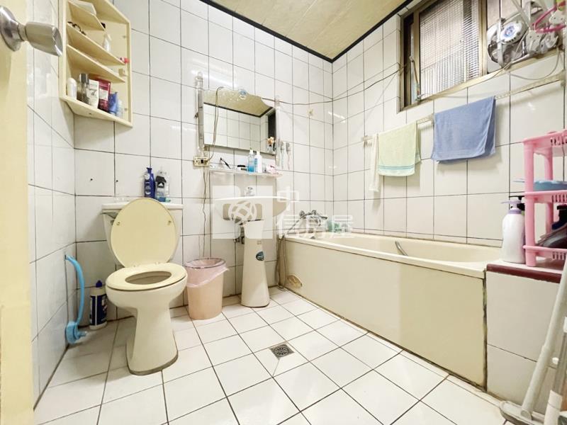 【新世紀】山仔頂麥當勞大面寬透天房屋室內格局與周邊環境