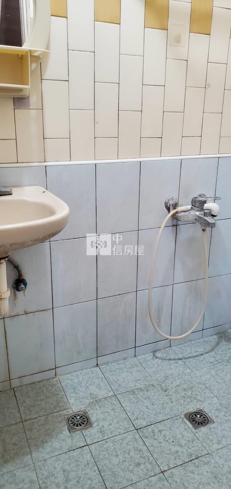 潮州南京路巷弄透天房屋室內格局與周邊環境