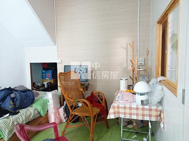 B1-121市區三角窗店住房屋室內格局與周邊環境