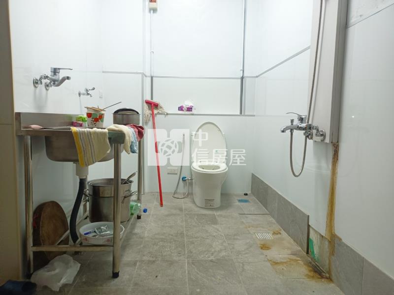 B1-121市區三角窗店住房屋室內格局與周邊環境