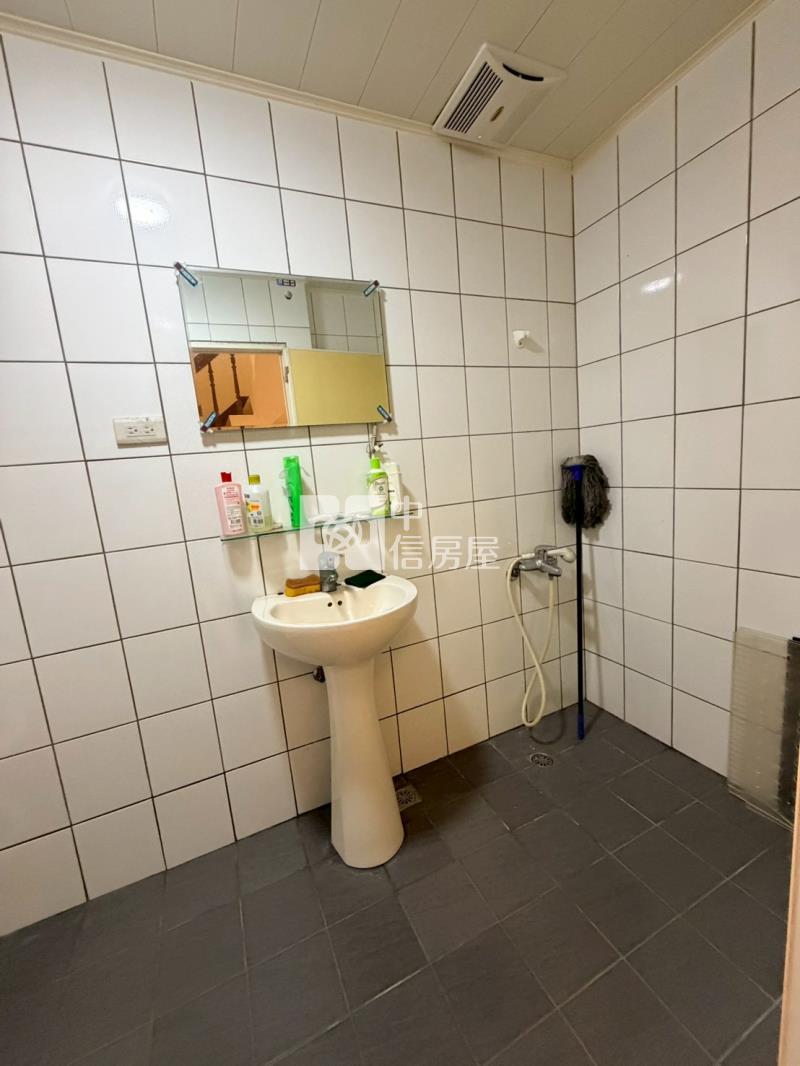 斗六市區旁公園車墅房屋室內格局與周邊環境