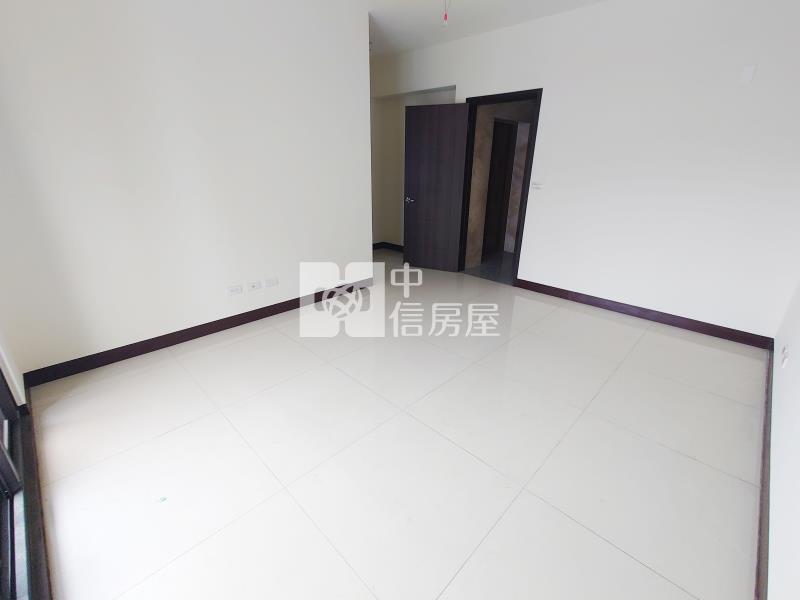 樹孝商圈全新車庫電梯別墅房屋室內格局與周邊環境