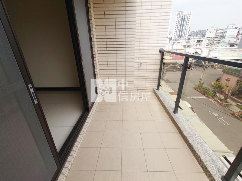 樹孝商圈全新車庫電梯別墅房屋室內格局與周邊環境