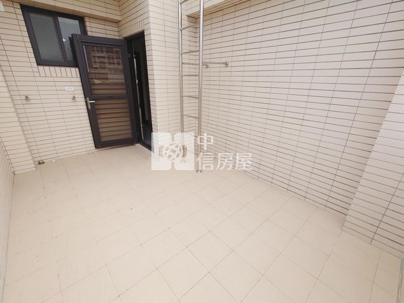 樹孝商圈全新車庫電梯別墅房屋室內格局與周邊環境