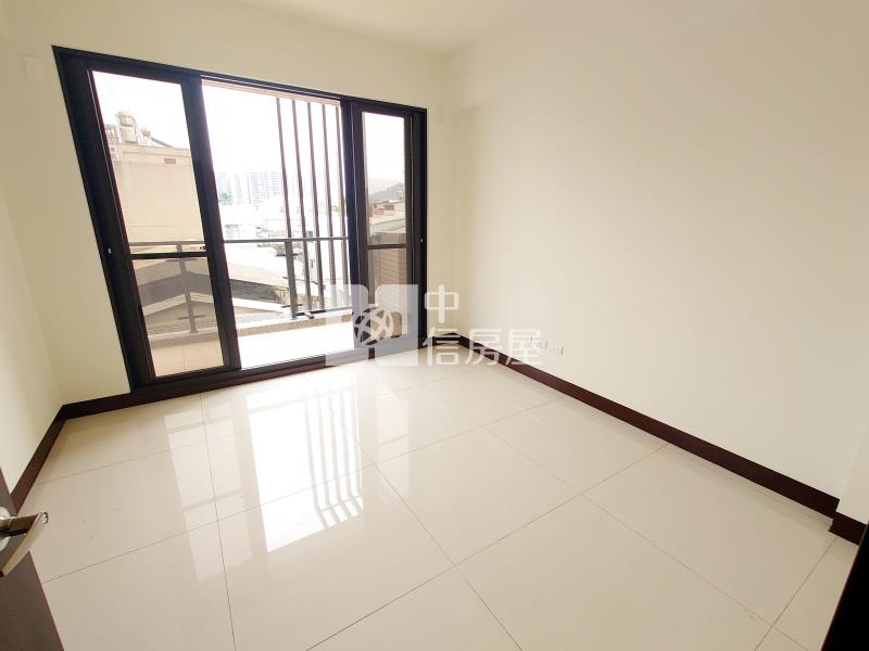 樹孝商圈全新車庫電梯別墅房屋室內格局與周邊環境