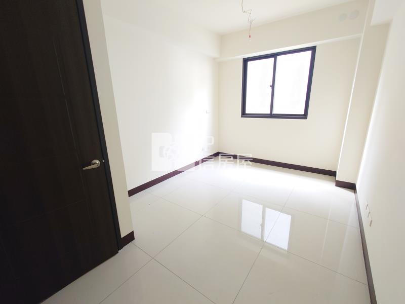 樹孝商圈全新車庫電梯別墅房屋室內格局與周邊環境