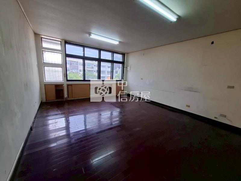 三多捷運大面寬透天金店房屋室內格局與周邊環境