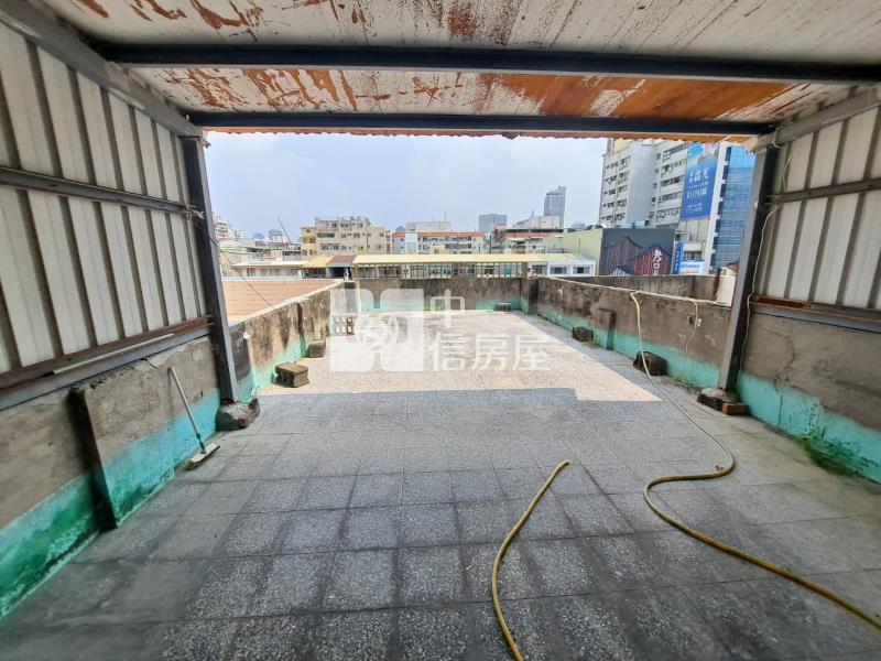 三多捷運大面寬透天金店房屋室內格局與周邊環境