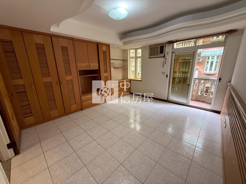 體育園區花園別墅房屋室內格局與周邊環境