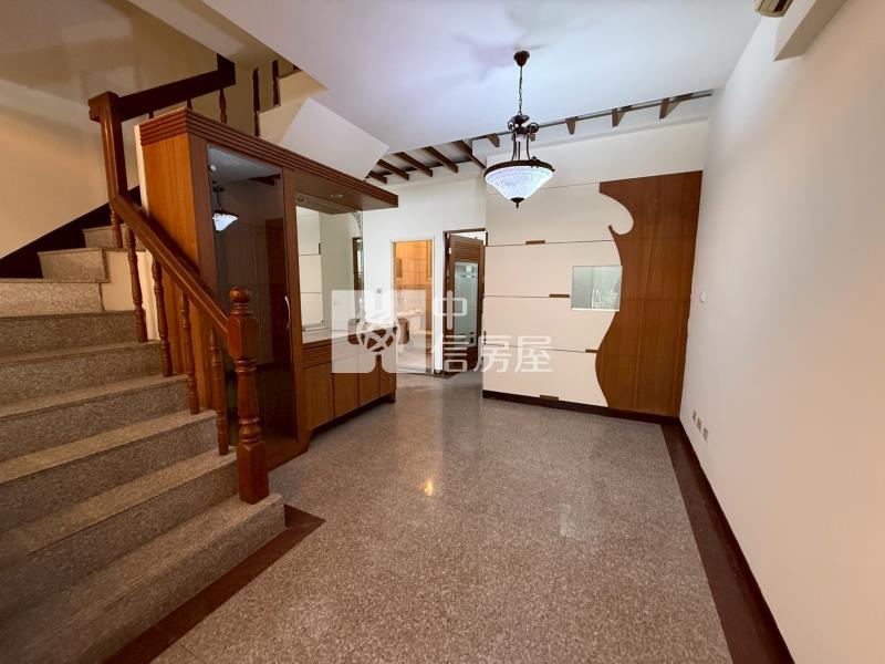 體育園區花園別墅房屋室內格局與周邊環境