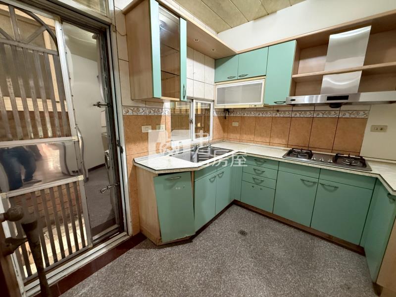 體育園區花園別墅房屋室內格局與周邊環境