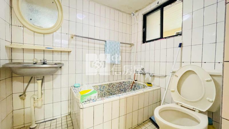 市區公寓2樓邊間三房超低公設房屋室內格局與周邊環境